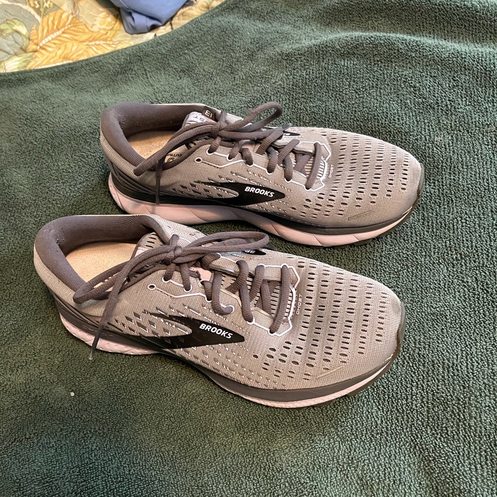 Brooks Women’s Gray Athletic Running Shoes